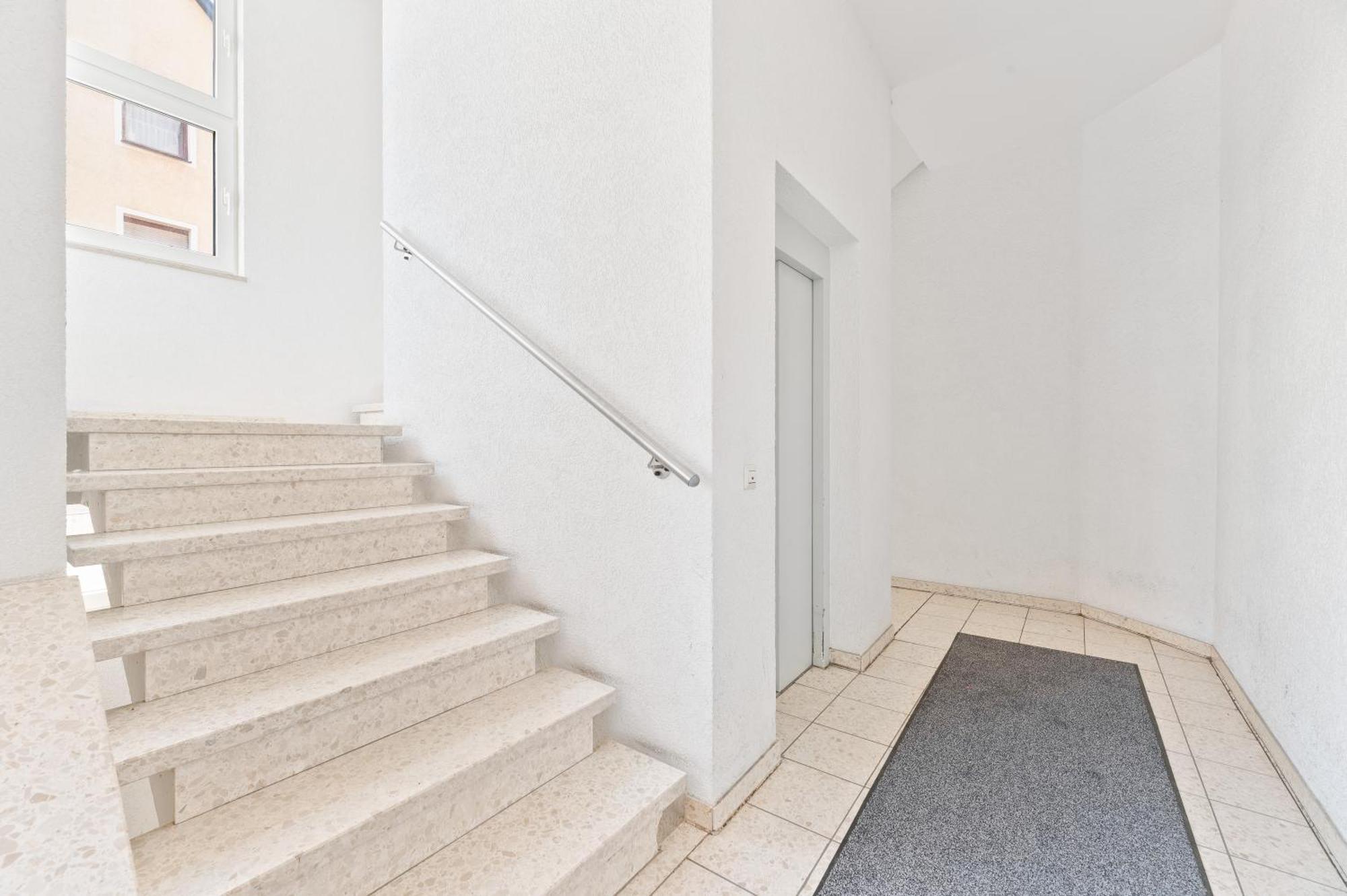 Helle Zentrumsnahe Familienfreundliche Ferienwohnung Fellbach Ngoại thất bức ảnh